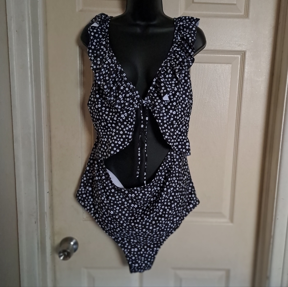 No brand one Piece floral swimsuit size 4XL